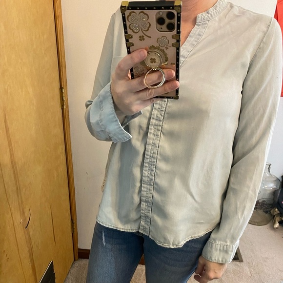 Holding Horses Tencel Chambray Lace Back Boho Top - Picture 11 of 12